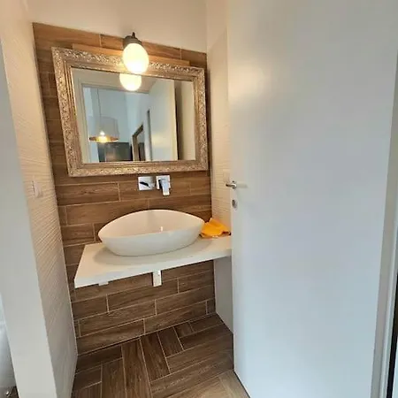 Grazioso Bilocale Ristrutturato Vicino Stazione/metro Apartament *