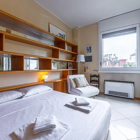 Apartment Brera - San Marco Charme