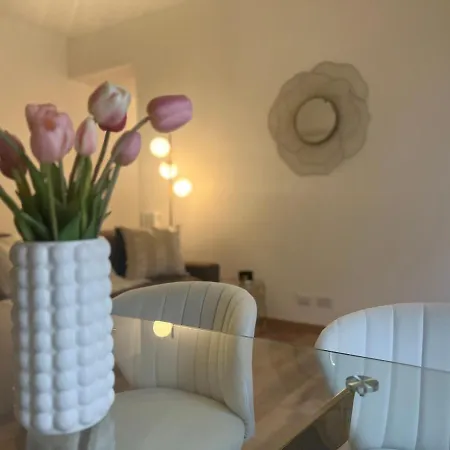 Apartment Regina In Bocconi Milan