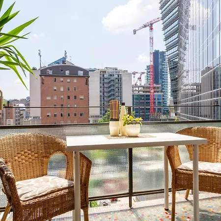 Palazzo Lombardia - Station - Bighome Apartment *