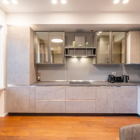 We - Broletto Boutique Милан