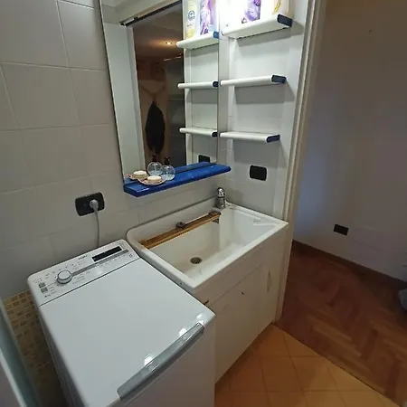 Apartment Red Wine *