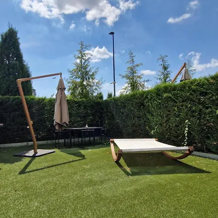 Quick Flat Lucini - Private Garden And Parking Apartment