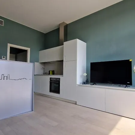 Quick Flat Lucini - Private Garden And Parking Apartment