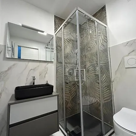 ゲストハウス 1702, Con La Matrimoniale Con Il Bagno Privato E Un Comune 3*
