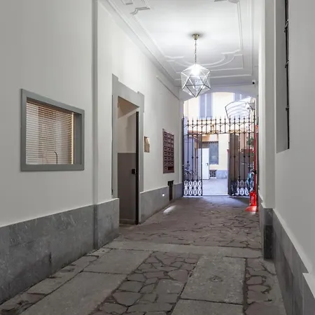 Charme Milan-300m Dal Duomo شقة *