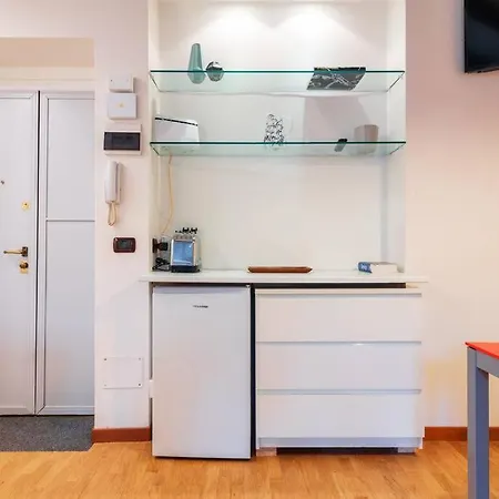 Frisi Fast Wifi Aircon Flexyrent شقة