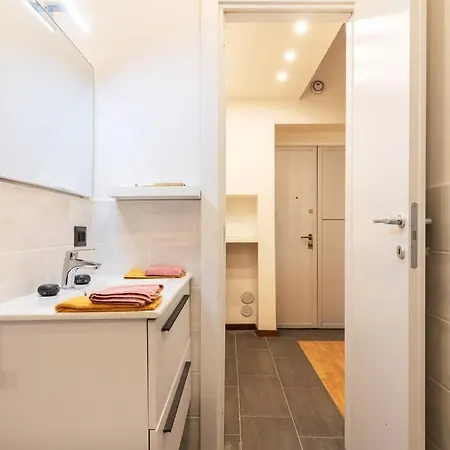 Frisi Fast Wifi Aircon Flexyrent ميلان