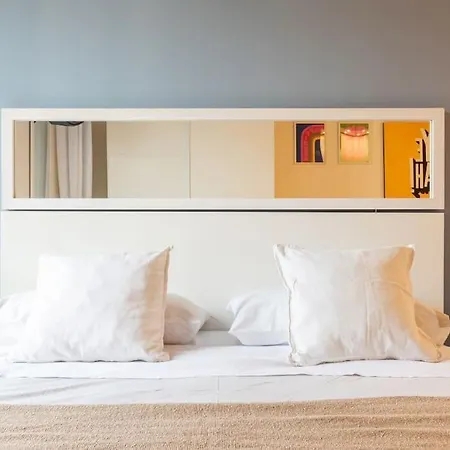 Frisi Fast Wifi Aircon Flexyrent شقة *