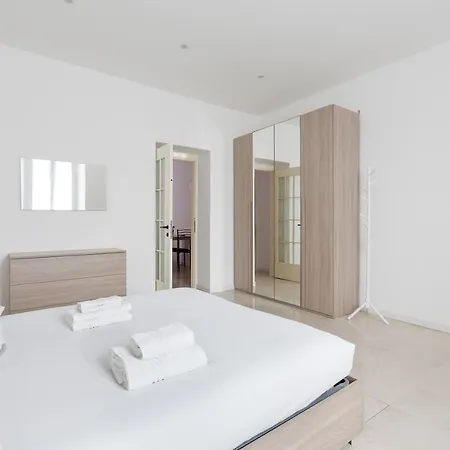 Famagosta M2 Subway Apartament *