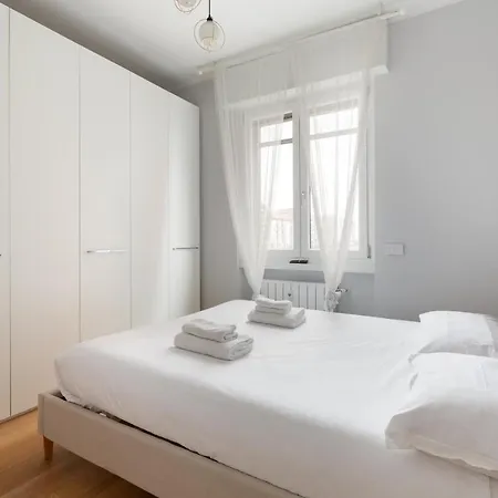 Guesthost - Cimiano M2 Balcony * Milán