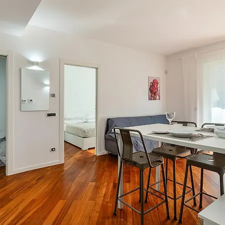 Central/garibaldi Luxurious Two-room Apartment. Апартаменты Милан