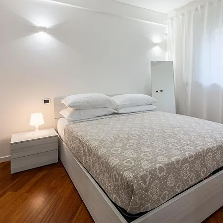 Апартаменты Central/garibaldi Luxurious Two-room Apartment. *