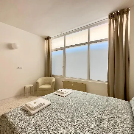 Apartahotel Navigli *