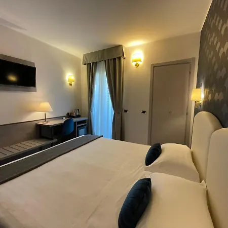 Отель Florence 3*