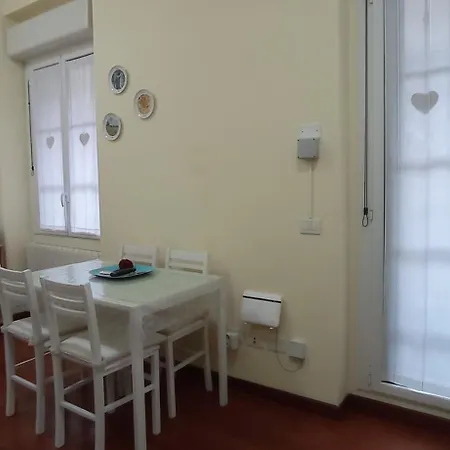 Zara Cosy & Cheap Apt - Easy Parking * Mediolan