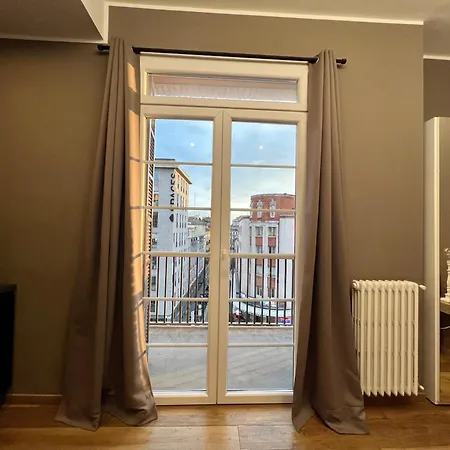 New Amazing Mono Located In Moscova District From Moscova Group * Mailand