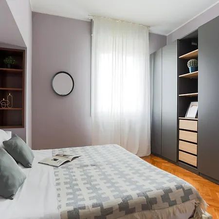 The Rent - Spacious One-bedroom In Moscova District Lägenhet *