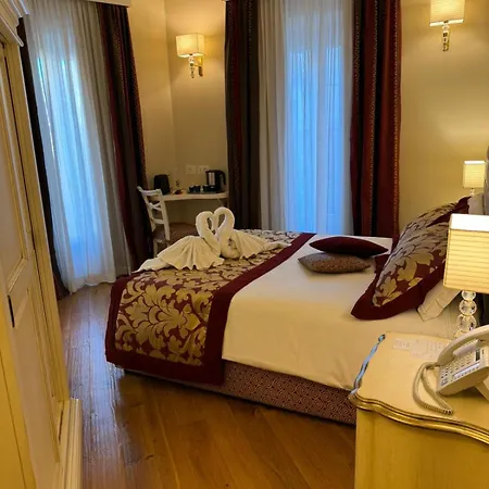 Domus Camillus Pensión 4*