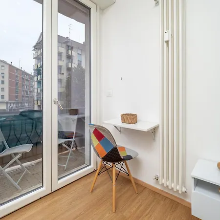 5 Guests - Modern With Balcony Milán