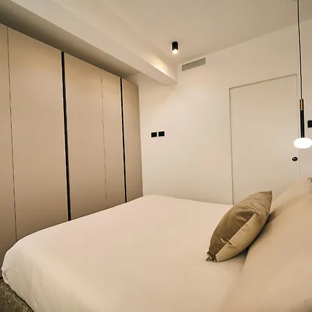 Picasso Golden House Next To Duomo Apartment *