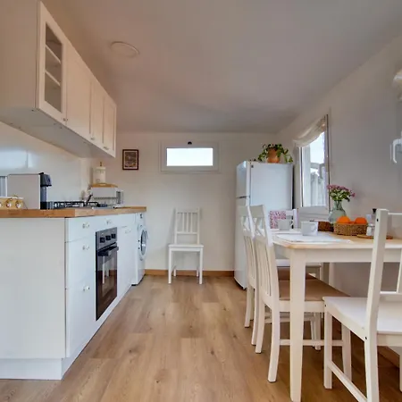 Appartement Spacious Penthouse With Panoramic Terrace - 20 Minutes From San Siro & Duomo Milaan