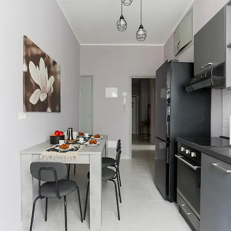 The Rent - Spacious One-bedroom In Moscova District Apartman