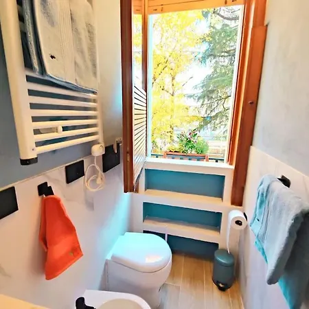 Apartment Casa Mamo: Design & Vintage Above Subway *