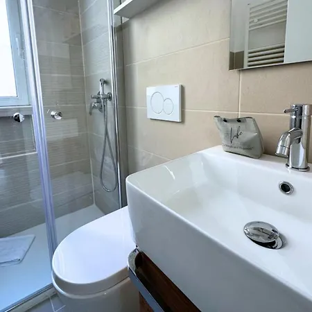 House- 1 Min Metro - 15 Min Duomo 米兰