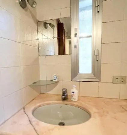 Via Meucci Apartment Milan