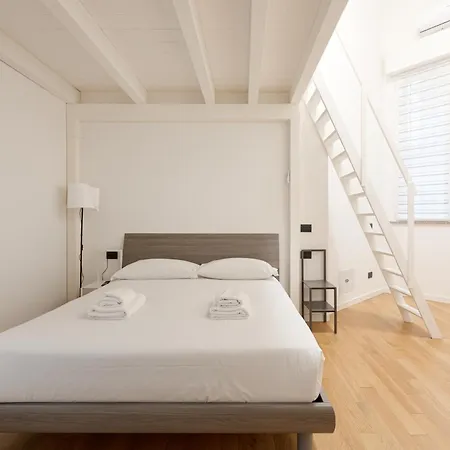 Guesthost - Cozy Corner With Balcony And Private Garage! Appartamento *