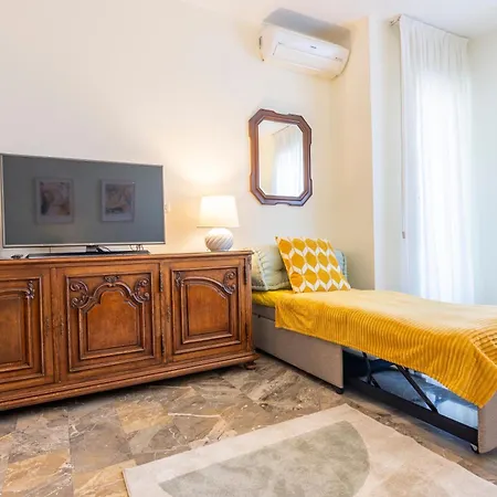 Guesthost - Casa Giuliana Splendido Trilocale Apartmán Milán
