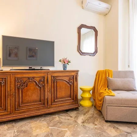 Ospitali - Casa Giuliana, Ampio Trilocale Per Famiglie E Box Milano