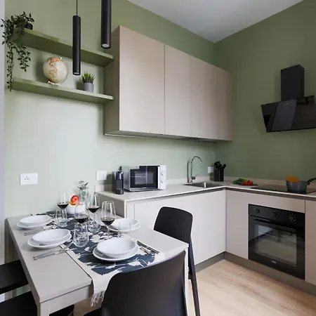 The Rent - Spacious And Renovated Two-bedroom Downtown Milano