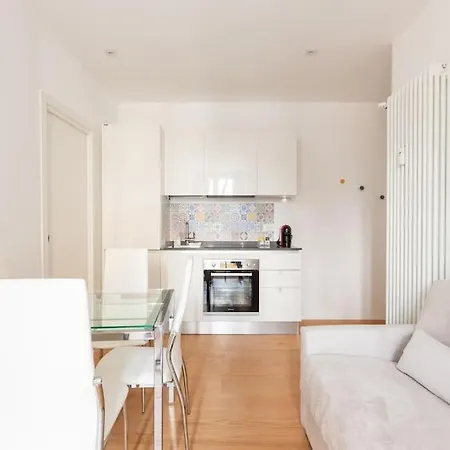 Easytopstay - Porta Romana Urban Chic Apartman