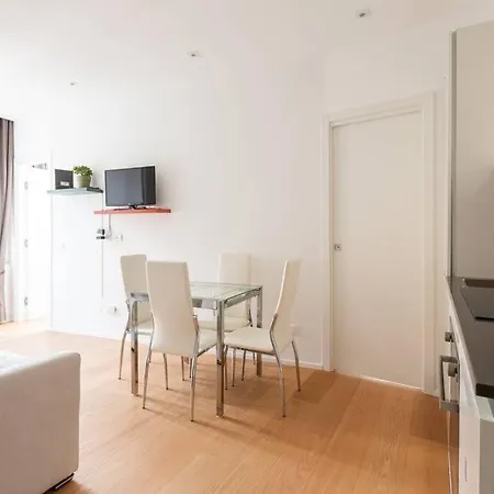Easytopstay - Porta Romana Urban Chic Apartman