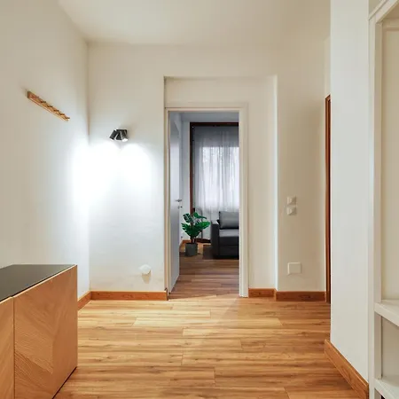 Joivy Chic 3-bed Flat Near Colonne Di San Lorenzo Mediolan
