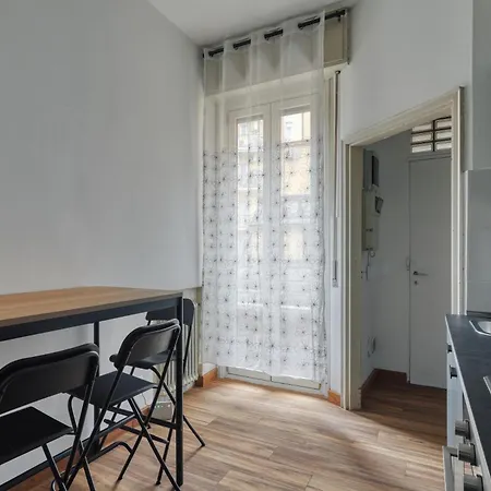 Apartament Joivy Chic 3-bed Flat Near Colonne Di San Lorenzo Mediolan