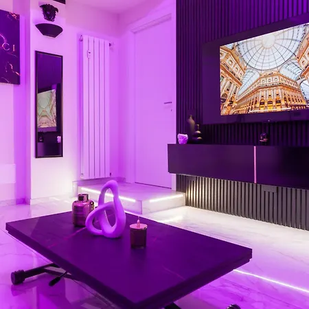 Italian Fashion - Luxurious Marble City Center Apartment Milan