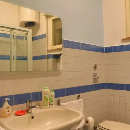 Romantico Attico Con Terrazzo In Centro アパート ミラノ