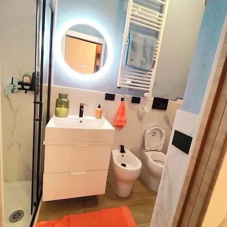 Apartment Casa Mamo: Design & Vintage Above Subway *