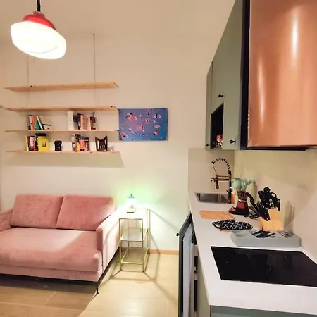 Apartment Casa Mamo: Design & Vintage Above Subway