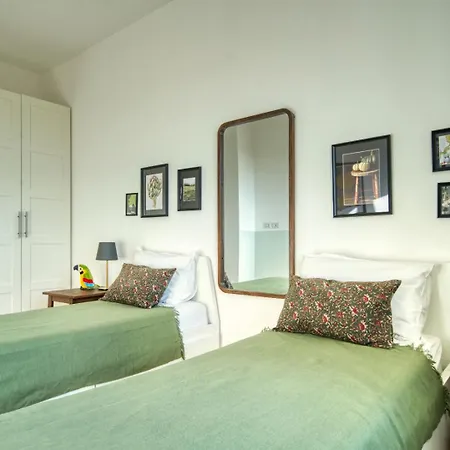 Appartement Spacious Penthouse With Panoramic Terrace - 20 Minutes From San Siro & Duomo Milaan