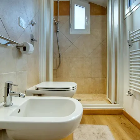 Spacious Penthouse With Panoramic Terrace - 20 Minutes From San Siro & Duomo Appartement Milaan