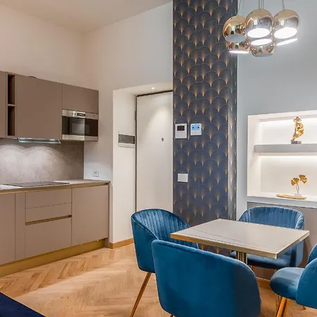 Luxury - Near Stazione Apartment *