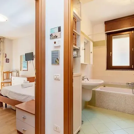 Elegante A 500 Mt Da M4 Con Wifi E Ac Apartamento *