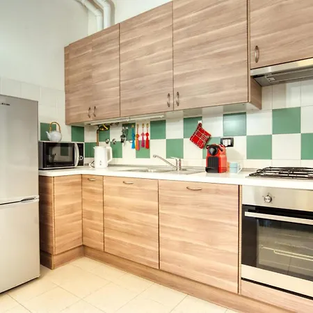 Charming Park - Center - For 5 Guests - Brand New Bathroom Appartamento