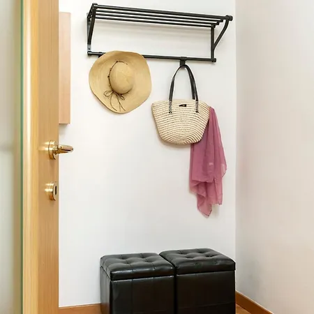 Two Spacious Bedrooms 1 Minute To Metro Stop