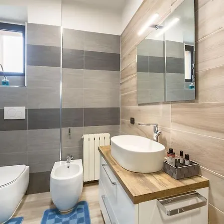 公寓 Ampio Quadrilocale Navigli/forum + Free Parking *