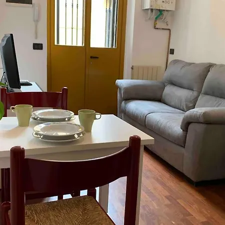 Appartement Comfortable Typical Old Style Milan